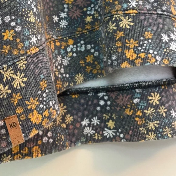 Tentree, M, Women’s Sweatshirt, Painted Dainty Flower Style - Picture 7 of 12